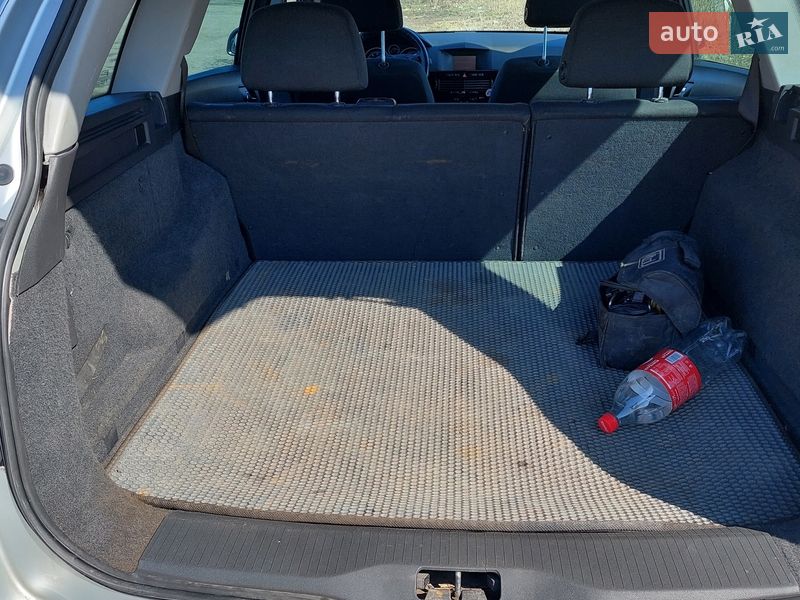 Универсал Opel Astra 2010 в Павлограде