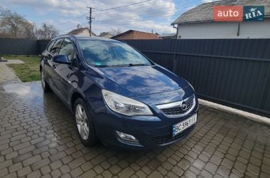 Універсал Opel Astra 2011 в Львові