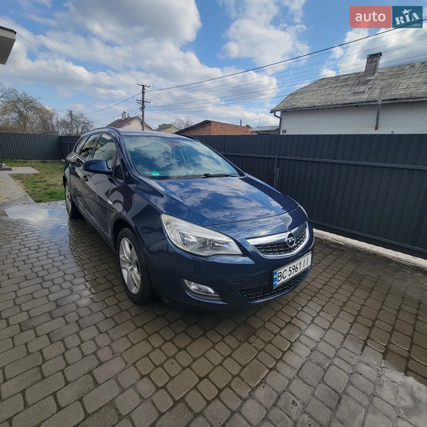 2011 Opel Astra - фото 1