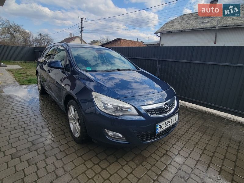 Opel Astra 2011