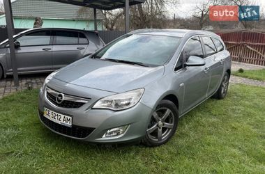 Універсал Opel Astra 2011 в Кельменцях