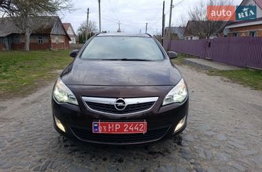 Универсал Opel Astra 2012 в Старой Выжевке