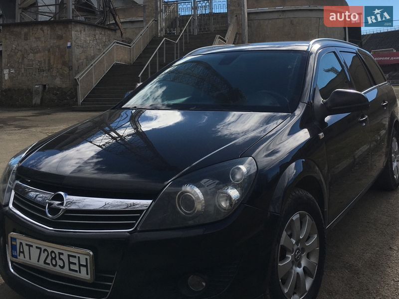 Універсал Opel Astra 2010 в Коломиї