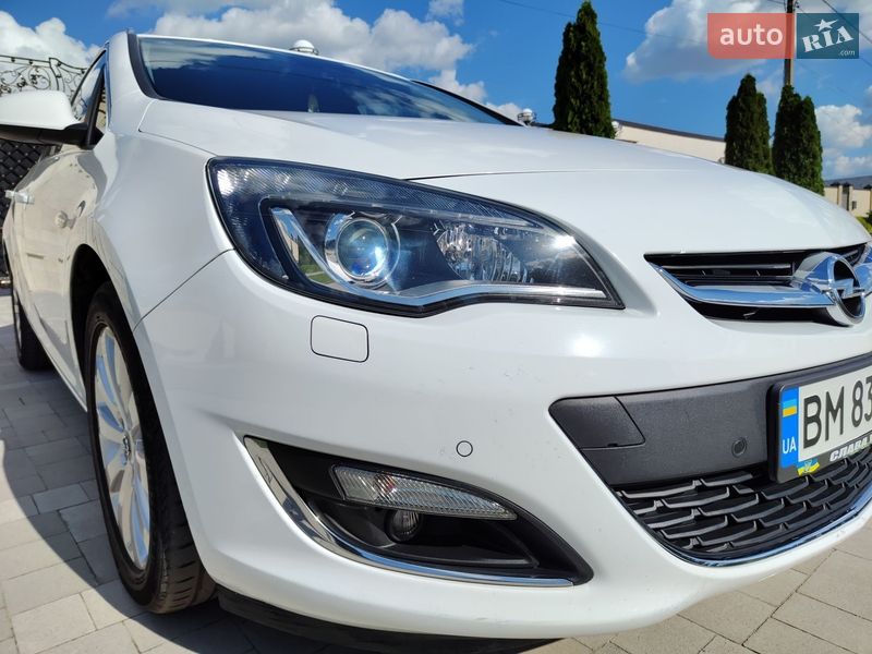 Універсал Opel Astra 2014 в Сумах