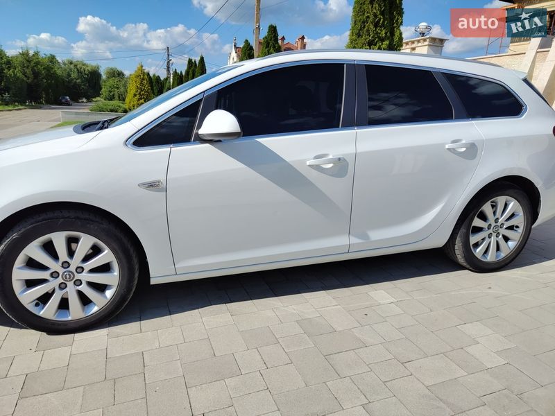 Універсал Opel Astra 2014 в Сумах