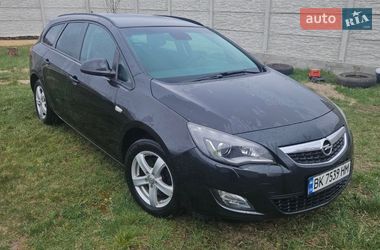 Універсал Opel Astra 2011 в Сарнах