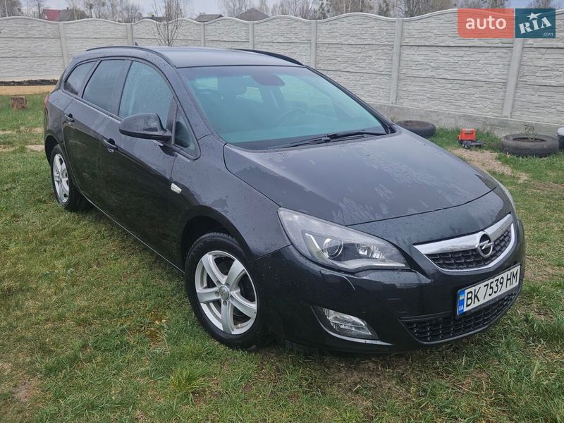Opel Astra 2011 Opel Astra 2011