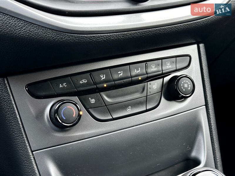 Хэтчбек Opel Astra 2018 в Киеве