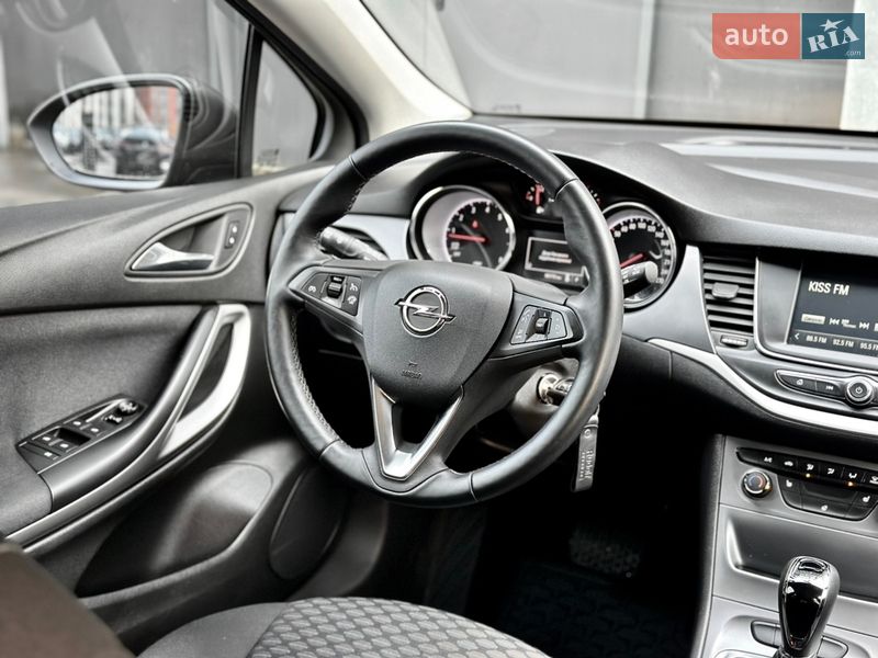 Хэтчбек Opel Astra 2018 в Киеве