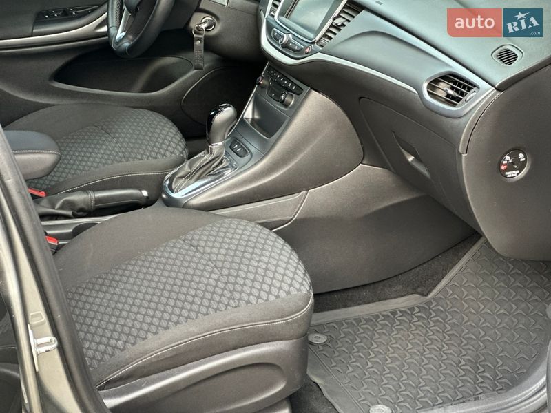 Хэтчбек Opel Astra 2018 в Киеве