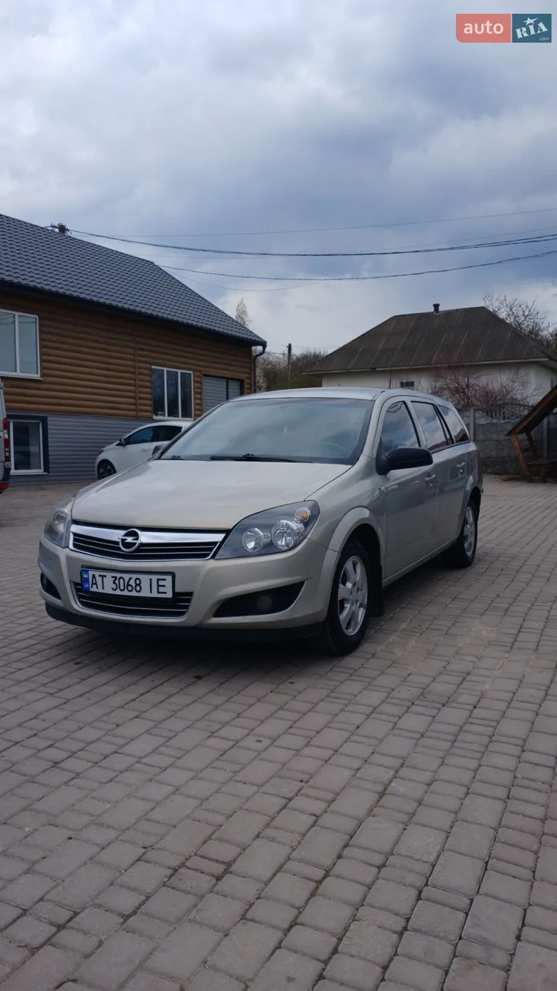 2011 Opel Astra - фото 1