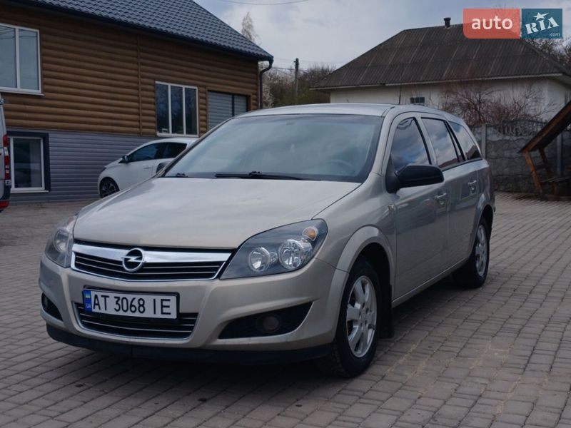 Opel Astra 2011