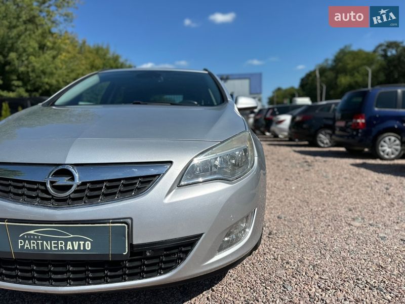 Универсал Opel Astra 2011 в Ровно фото 4 Универсал Opel Astra 2011 в Ровно