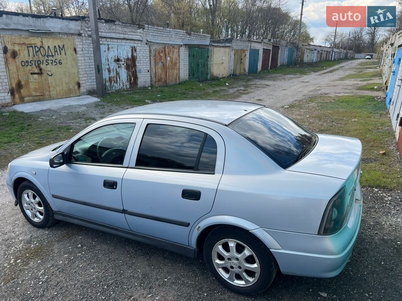 Седан Opel Astra 2005 в Лозовій