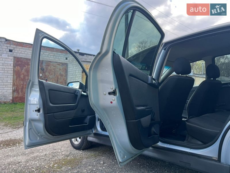 Седан Opel Astra 2005 в Лозовій