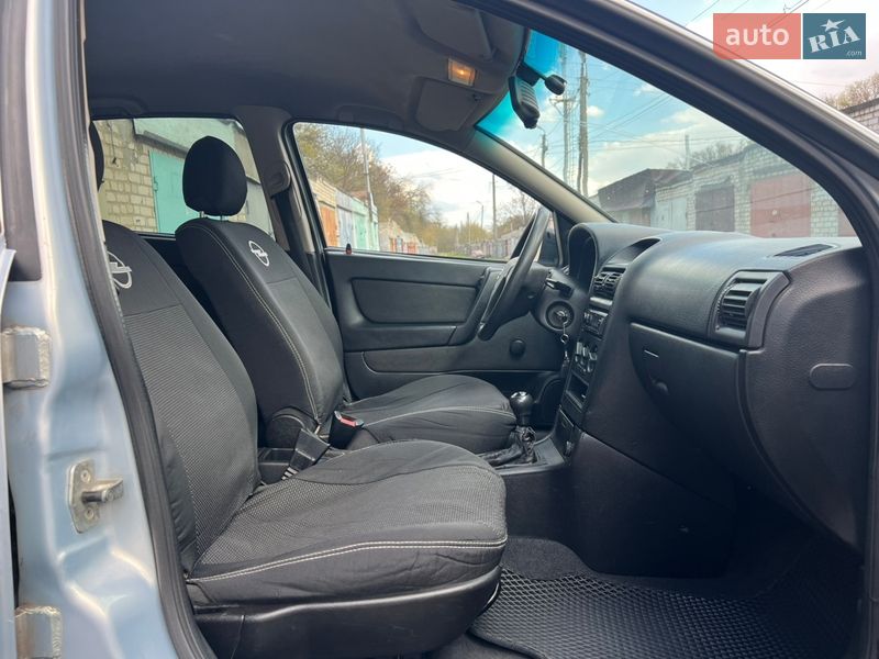 Седан Opel Astra 2005 в Лозовій