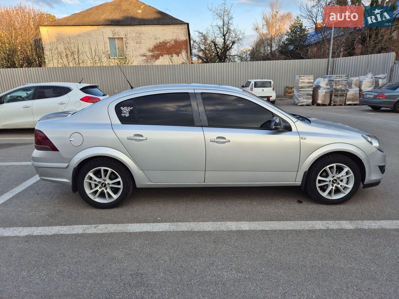 Седан Opel Astra 2011 в Харкові