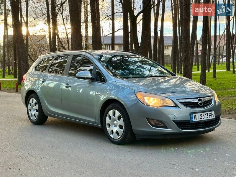 Универсал Opel Astra 2011 в Киеве