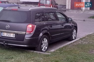 Універсал Opel Astra 2010 в Львові