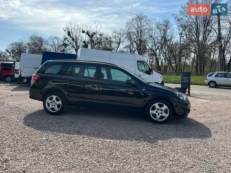 Універсал Opel Astra 2008 в Рівному