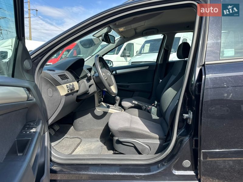 Універсал Opel Astra 2008 в Рівному