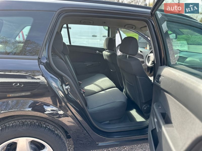 Універсал Opel Astra 2008 в Рівному