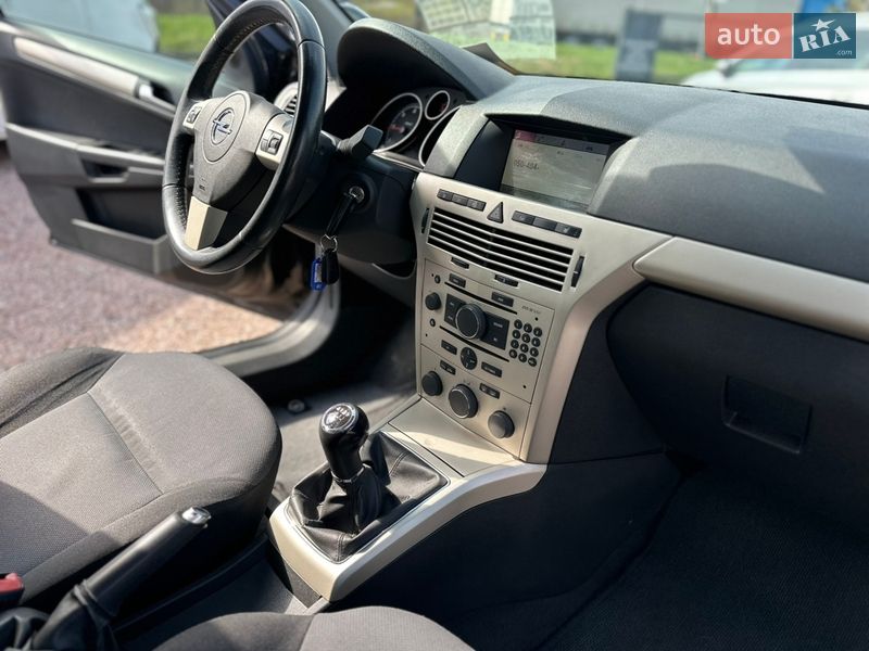Універсал Opel Astra 2008 в Рівному