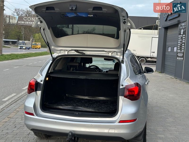 Универсал Opel Astra 2012 в Львове