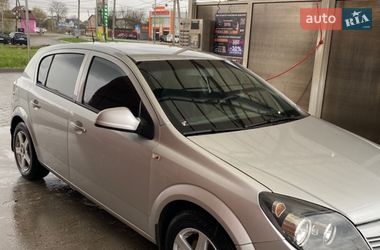 Хэтчбек Opel Astra 2011 в Губинихи