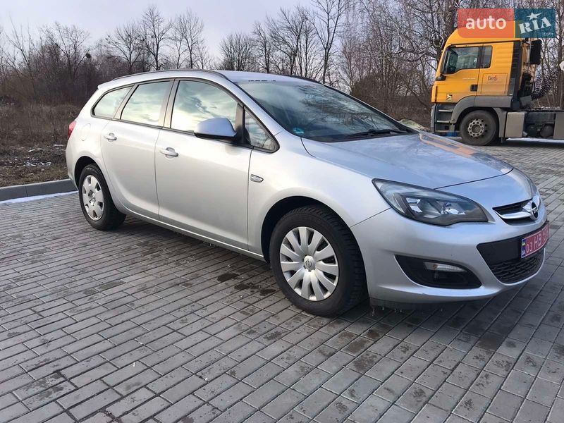 Универсал Opel Astra 2015 в Сокале