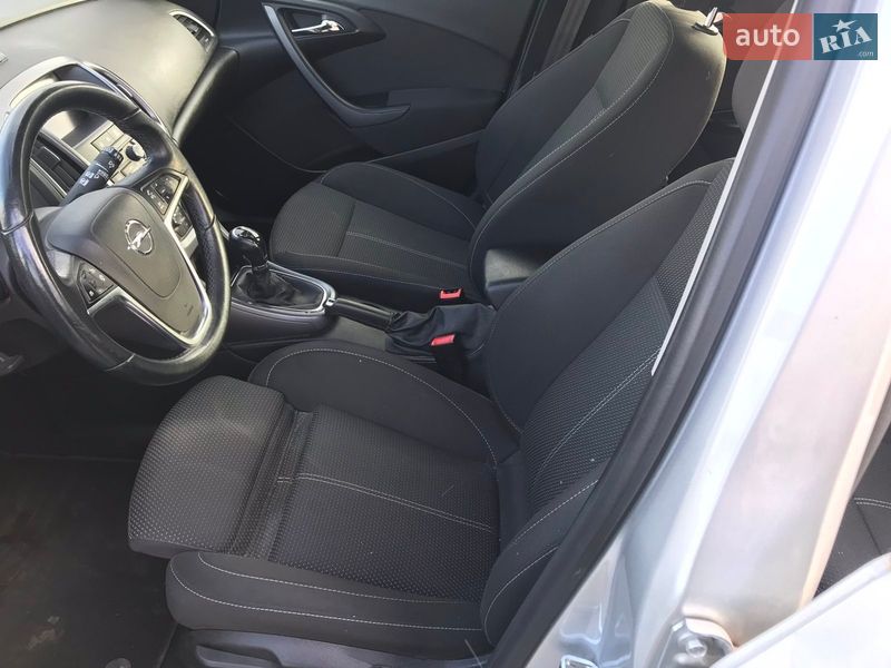 Универсал Opel Astra 2015 в Сокале