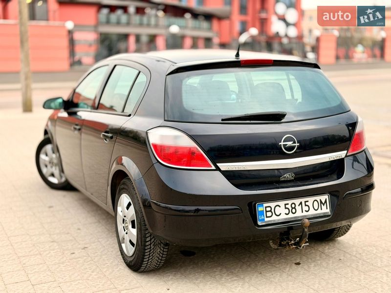 Хэтчбек Opel Astra 2004 в Дрогобыче