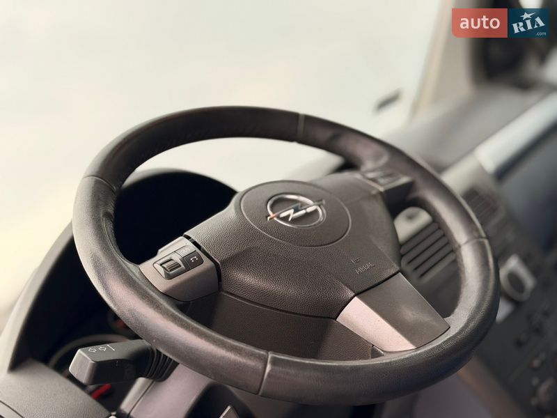 Хэтчбек Opel Astra 2004 в Дрогобыче