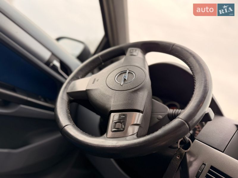 Хэтчбек Opel Astra 2004 в Дрогобыче