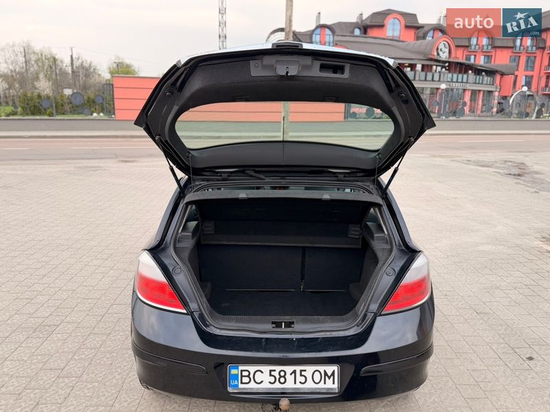 Хэтчбек Opel Astra 2004 в Дрогобыче