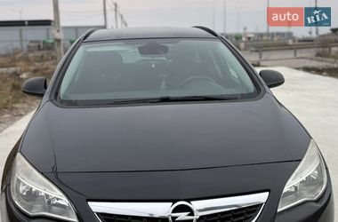 Універсал Opel Astra 2011 в Львові