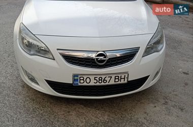 Універсал Opel Astra 2011 в Тернополі