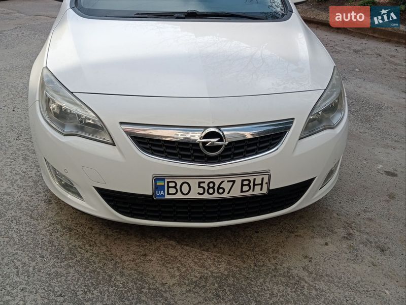 Opel Astra 2011