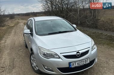 Універсал Opel Astra 2011 в Івано-Франківську