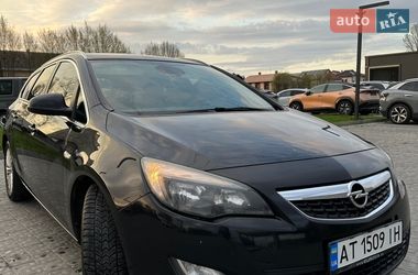 Універсал Opel Astra 2011 в Івано-Франківську