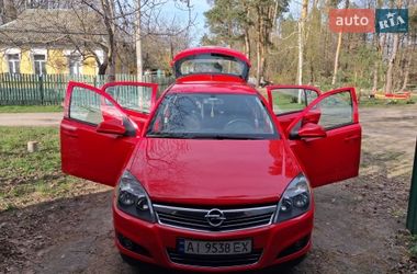Хэтчбек Opel Astra 2012 в Буче
