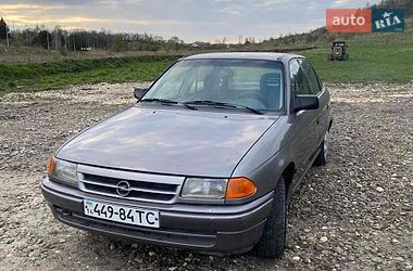 Седан Opel Astra 1993 в Львове