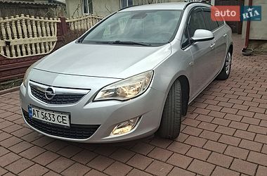 Седан Opel Astra 2011 в Ивано-Франковске