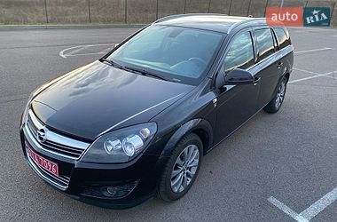 Універсал Opel Astra 2010 в Рівному