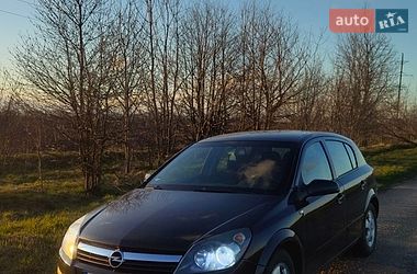 Хэтчбек Opel Astra 2006 в Липовце