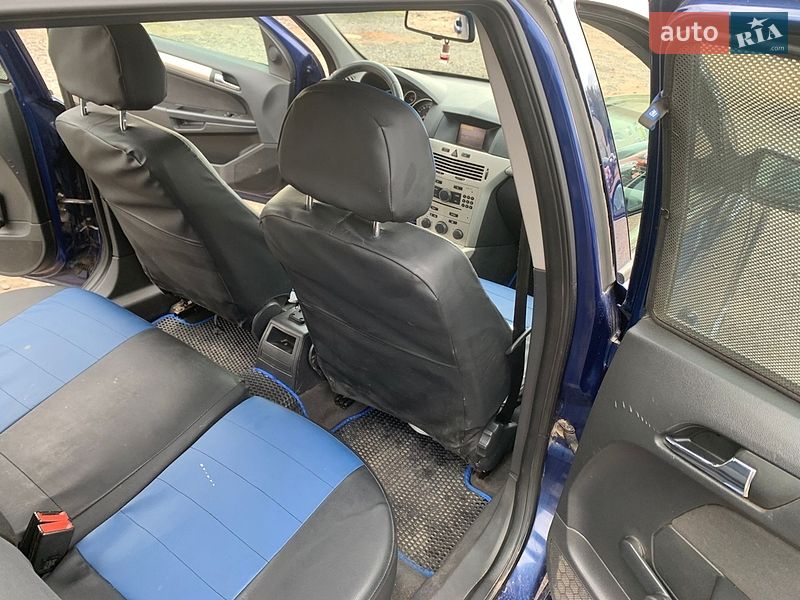 Универсал Opel Astra 2008 в Нововолынске
