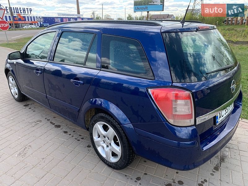 Универсал Opel Astra 2008 в Нововолынске
