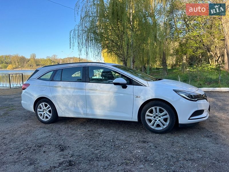 Универсал Opel Astra 2018 в Ватутино