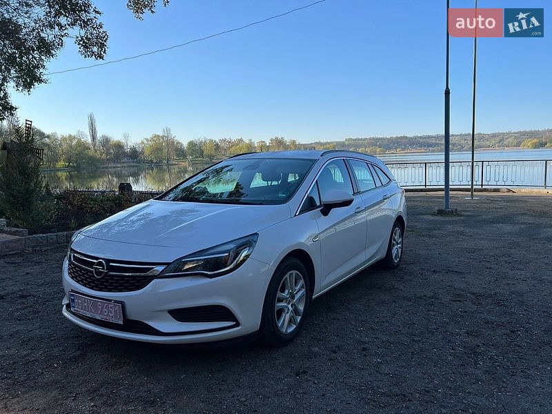 Универсал Opel Astra 2018 в Ватутино