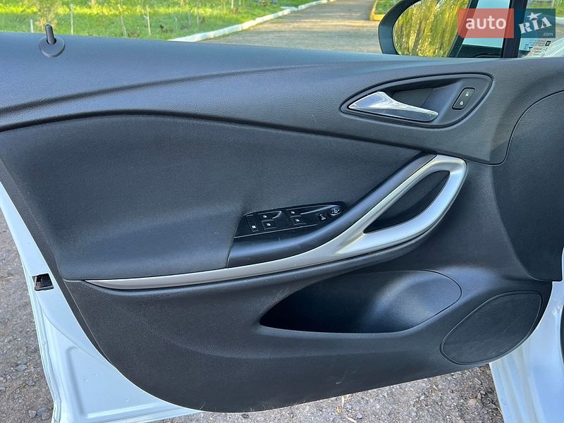 Универсал Opel Astra 2018 в Ватутино
